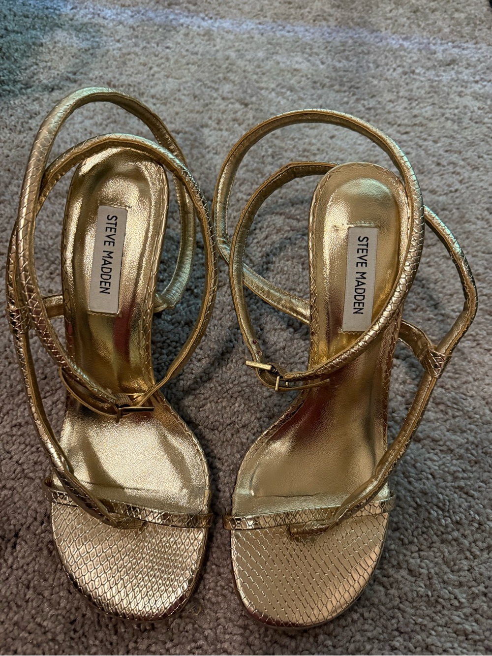 Steve Madden Scalia Metallic Gold Snake-Embossed Spiral Strap Heels. Size: 9.5 - Picture 4 of 13